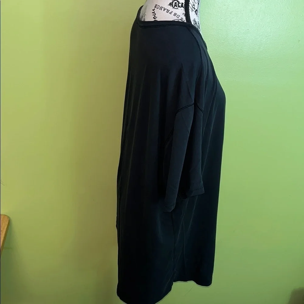 Lululemon Athletica Women’s Black Shirt 👚 👕 Size L
